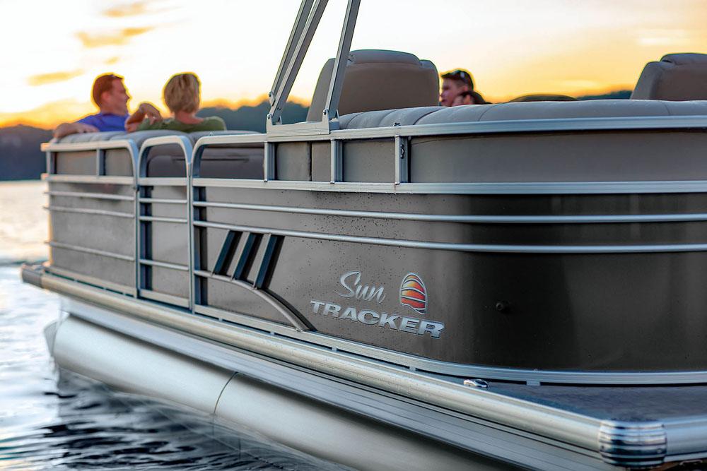 2022 Sun Tracker Party Barge 24 DLX in Marquette, Michigan - Photo 4