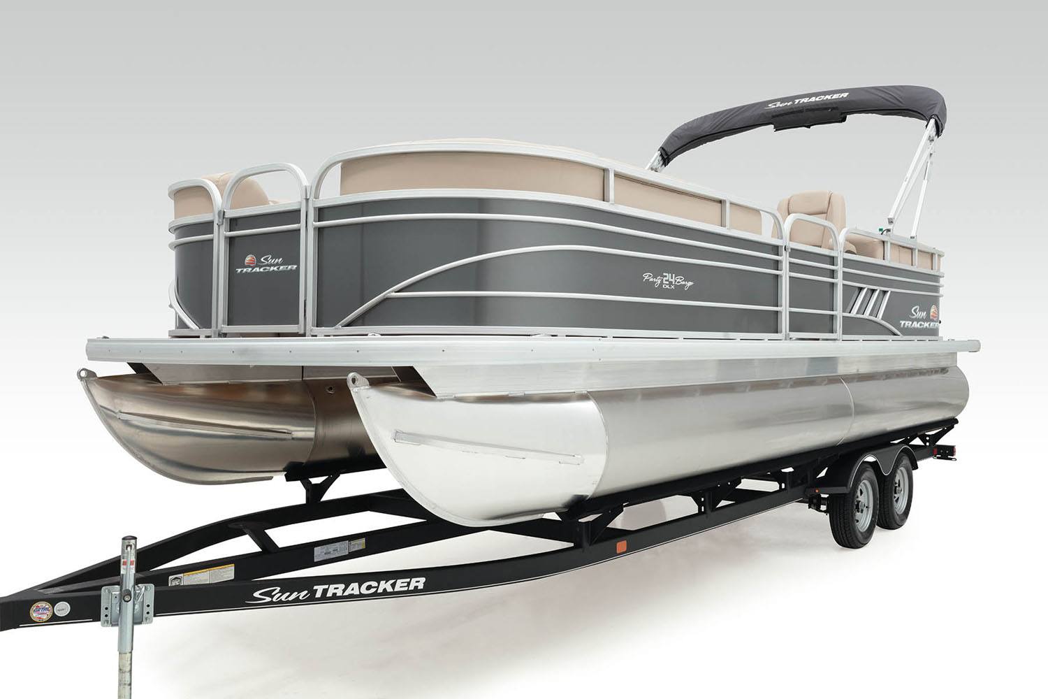 2022 Sun Tracker Party Barge 24 DLX in Marquette, Michigan - Photo 5