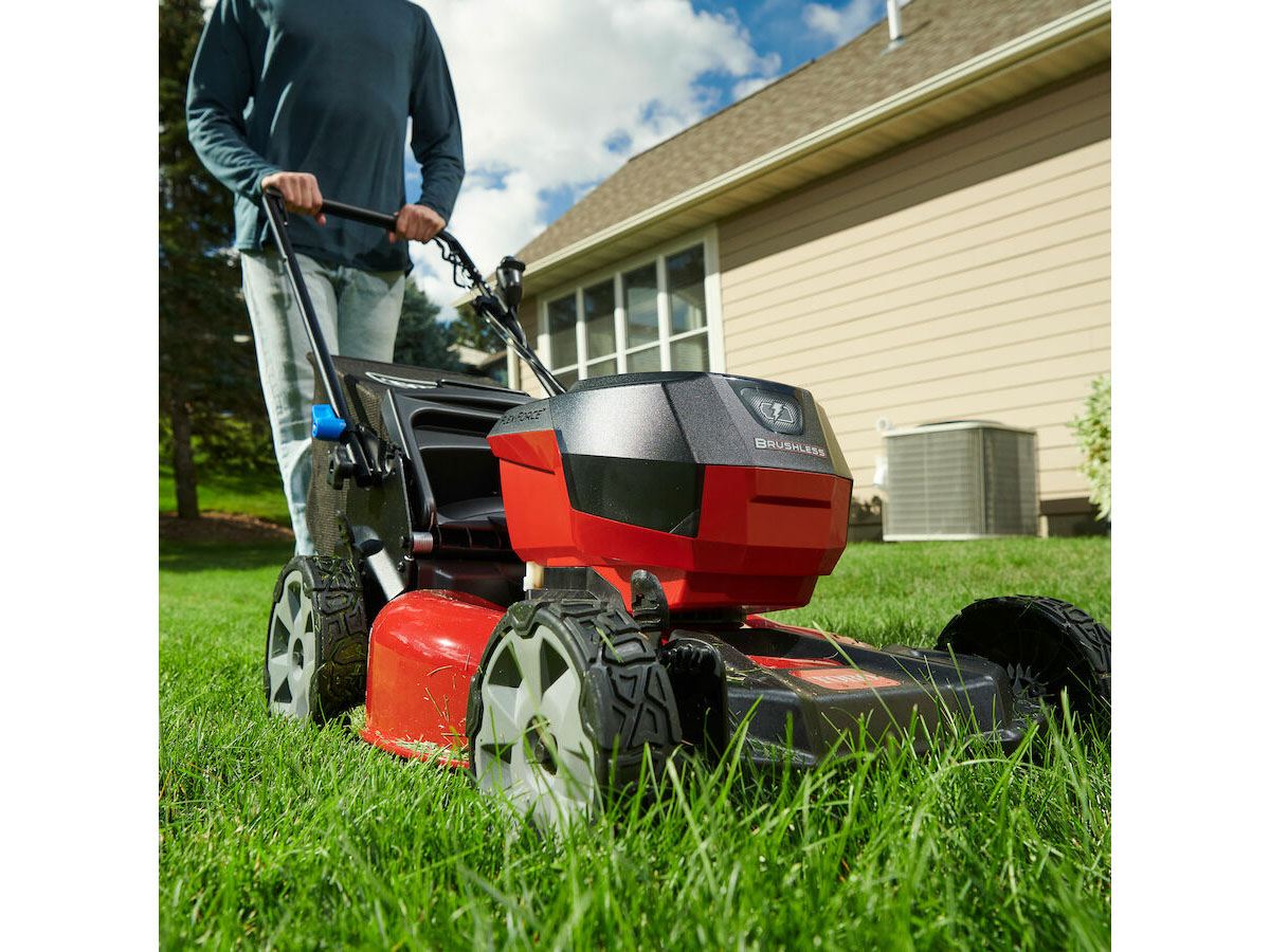 Toro Recycler 21 in. 60V Max Self-Propel w/ SmartStow w/ 6.0Ah Battery in Oxford, Maine - Photo 5