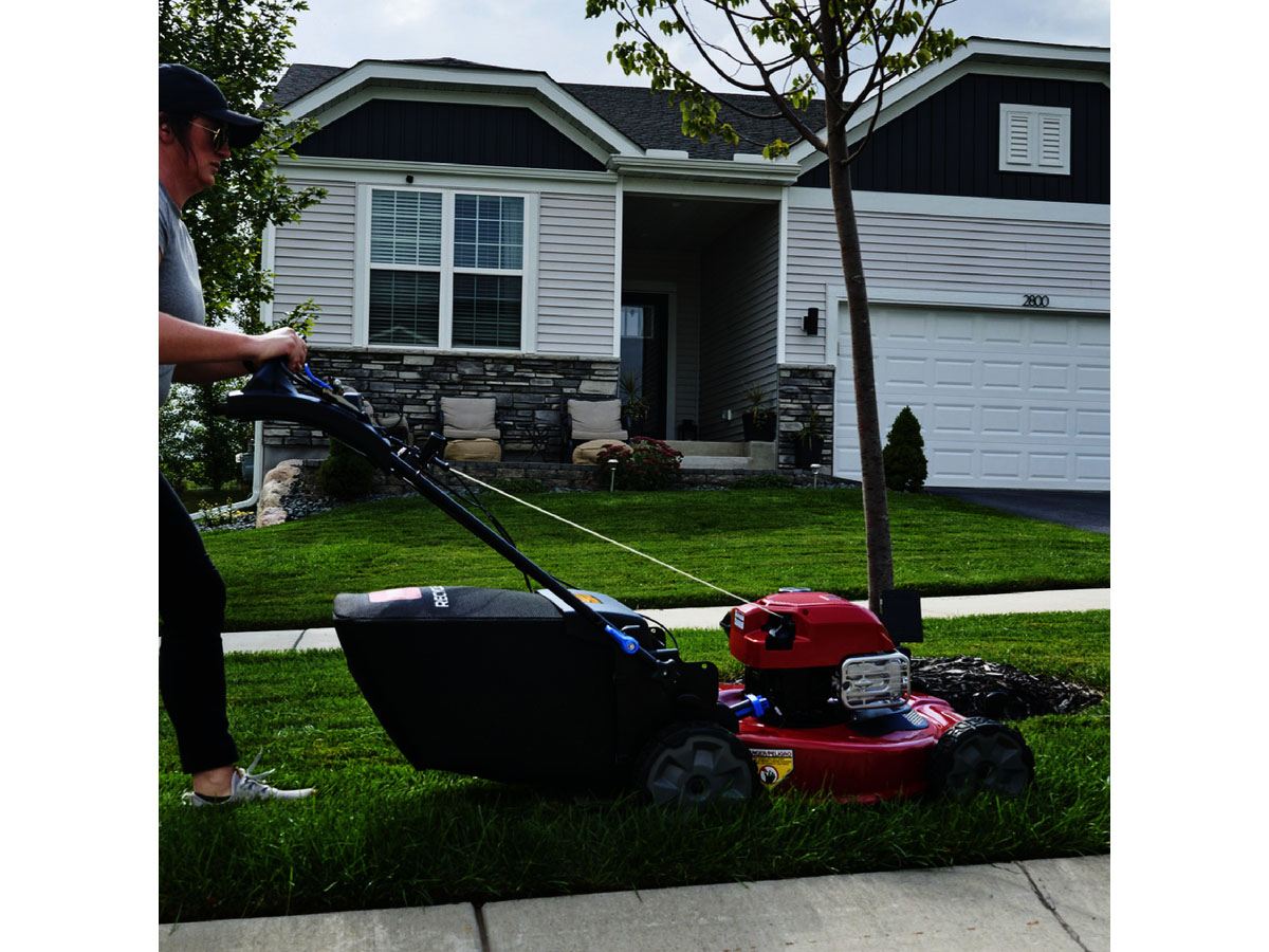 Toro Recycler 22 in. Briggs & Stratton 163 cc w/ Personal Pace & SmartStow in Thief River Falls, Minnesota - Photo 12