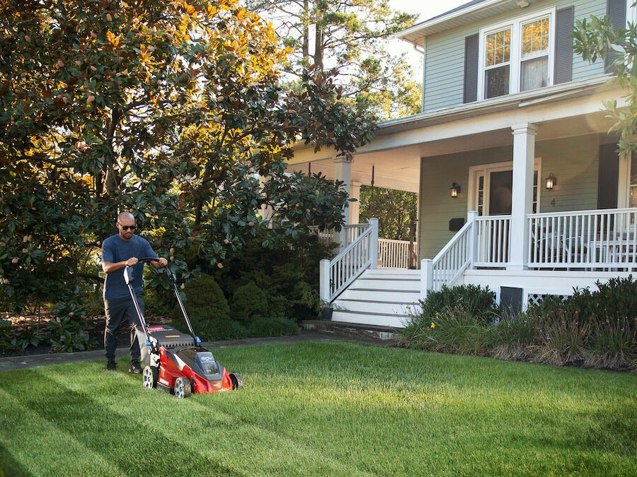 Toro Stripe 21 in. 60V Max Self-Propelled - 5.0Ah Battery/Charger Included in New Durham, New Hampshire - Photo 8