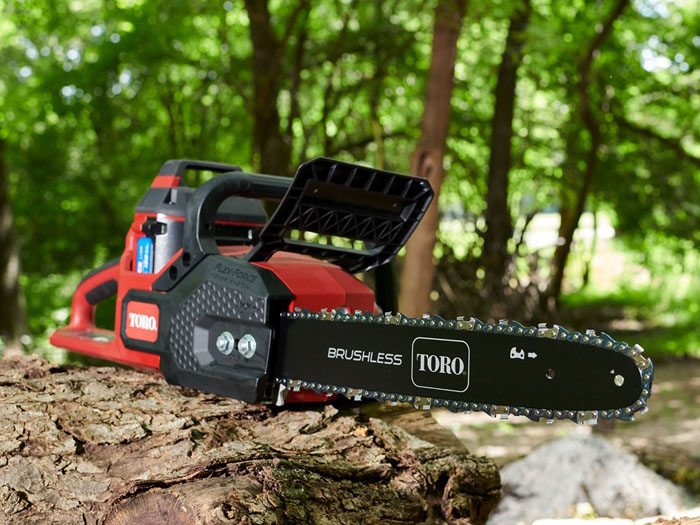 Toro 60V MAX 16 in. Brushless Chainsaw with 2.5Ah Battery in Millerstown, Pennsylvania - Photo 6