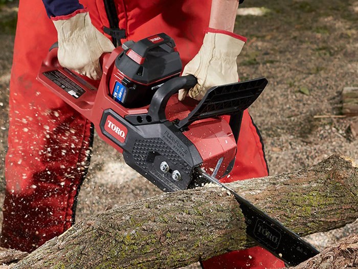 Toro 60V MAX 16 in. Brushless Chainsaw with 2.5Ah Battery in Angleton, Texas - Photo 6