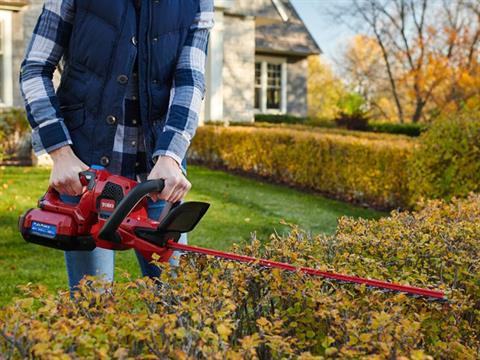 Toro 60V MAX 24 in. Hedge Trimmer with 2.5Ah Battery in Greenville, North Carolina - Photo 5