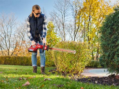Toro 60V MAX 24 in. Hedge Trimmer with 2.5Ah Battery in Selinsgrove, Pennsylvania - Photo 6