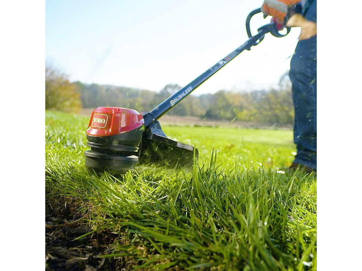Toro 60V MAX 13 in. / 15 in. Brushless String Trimmer w/ 2.0Ah Battery in New Durham, New Hampshire - Photo 7
