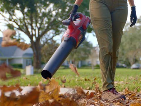 Toro 60V Max 13 in. String Trimmer / Leaf Blower Combo Kit in Thief River Falls, Minnesota - Photo 9