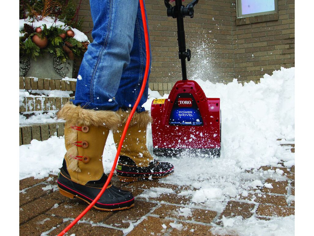 Toro 12 in. Power Shovel 7.5A Electric Snow Shovel in Unity, Maine - Photo 9
