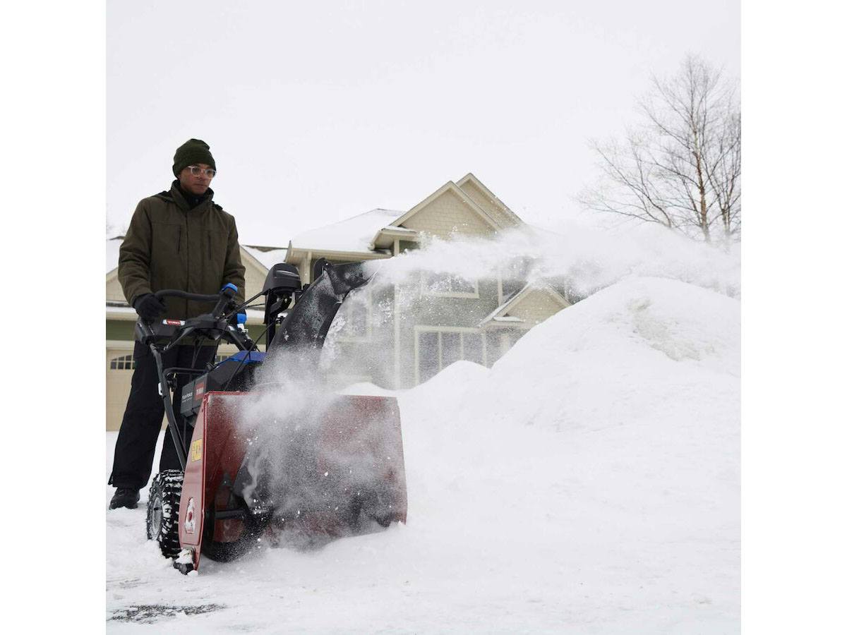 Toro 24 in. SnowMaster 60V w/ 10Ah Battery & 2A Charger in Thief River Falls, Minnesota - Photo 12