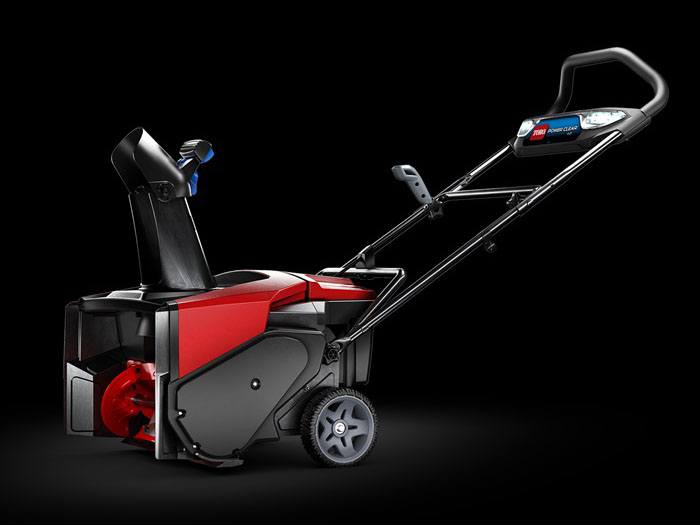 Toro 21 in. Power Clear e21 60V with (2) 6.0Ah Batteries and Charger in Unity, Maine - Photo 2
