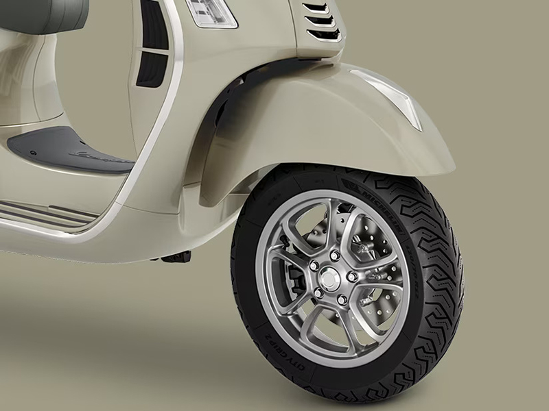 2024 Vespa GTS 300 in Pensacola, Florida - Photo 3