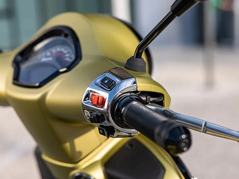 2024 Vespa GTS Super 300 Sport in Fort Myers, Florida - Photo 2