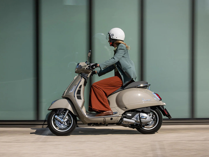 2025 Vespa GTS 300 in Chandler, Arizona - Photo 11