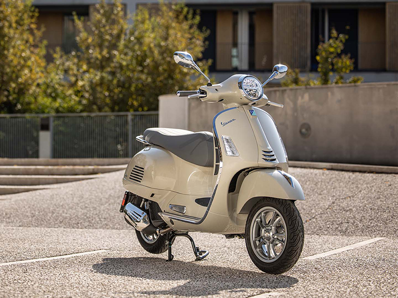 2025 Vespa GTS 300 in Chandler, Arizona - Photo 15