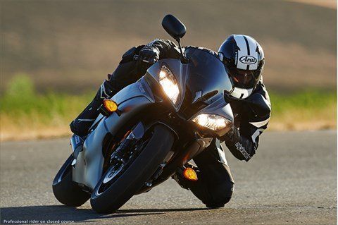 2016 Yamaha YZF-R6 in San Marcos, California - Photo 29