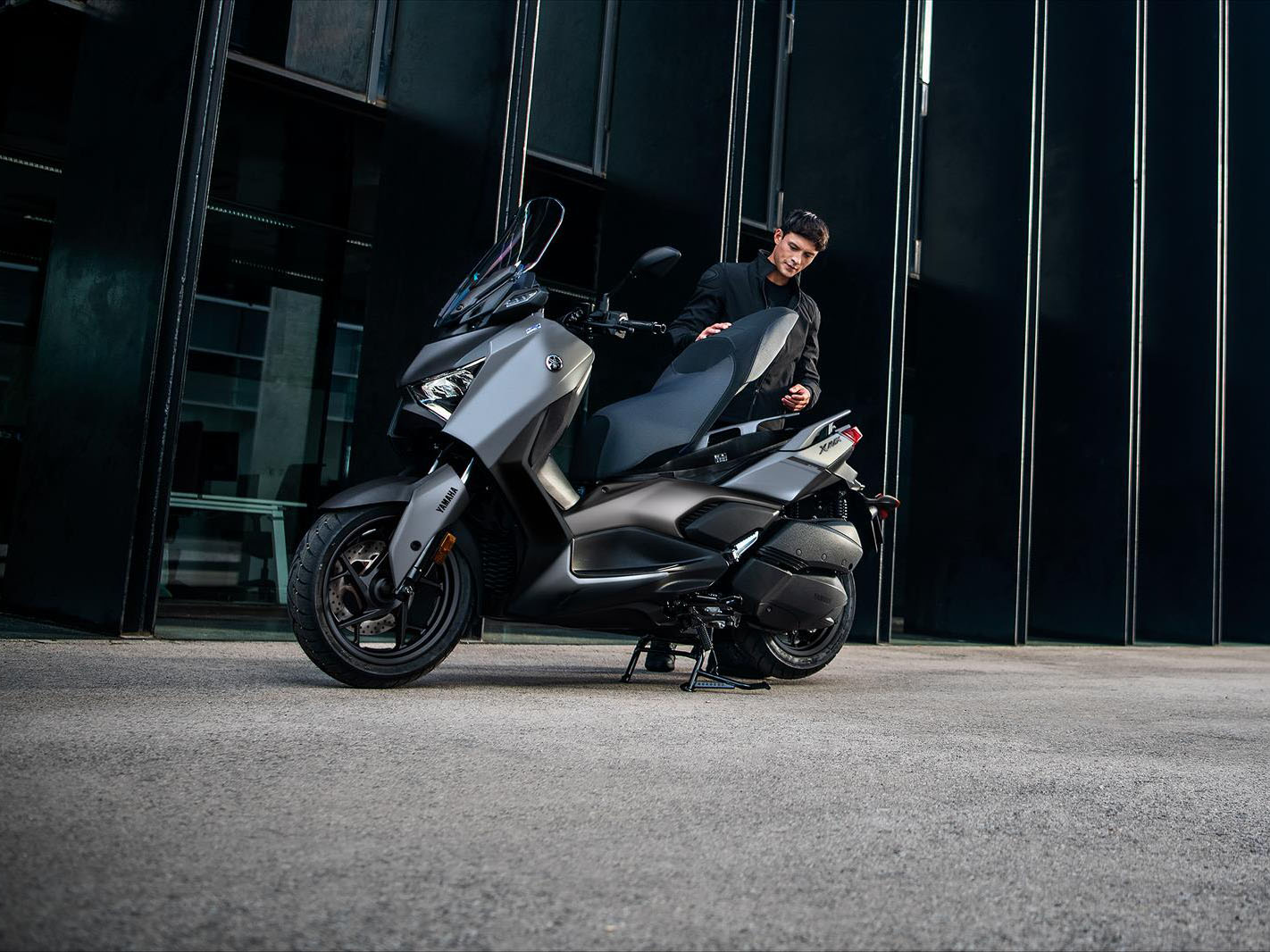 2023 Yamaha XMAX in New Haven, Connecticut - Photo 6