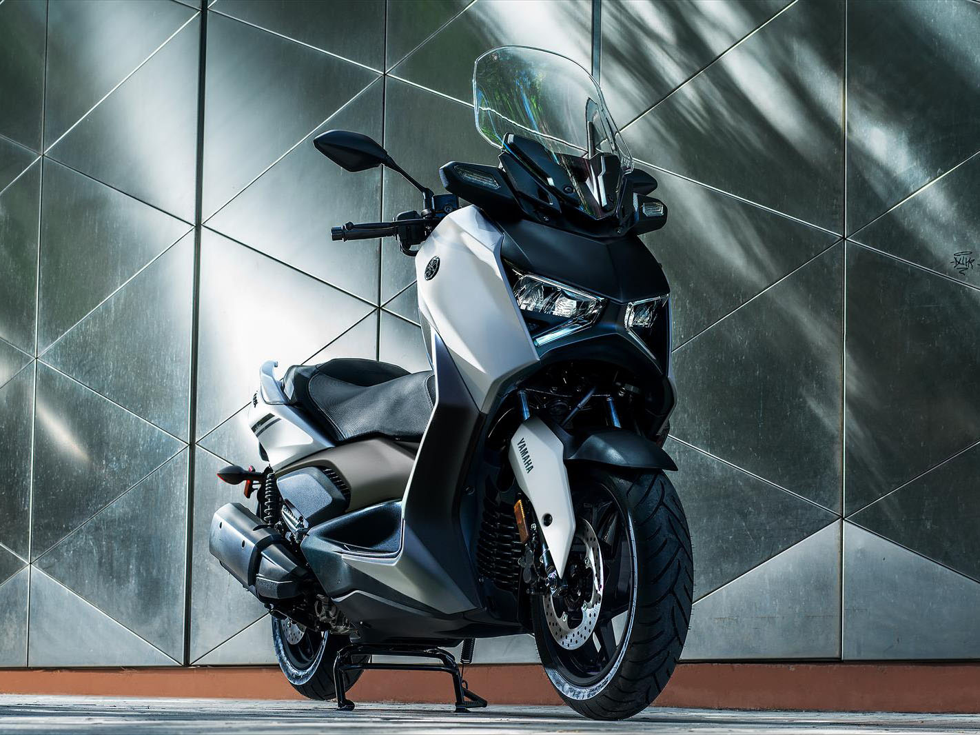 2023 Yamaha XMAX in New Haven, Connecticut - Photo 7