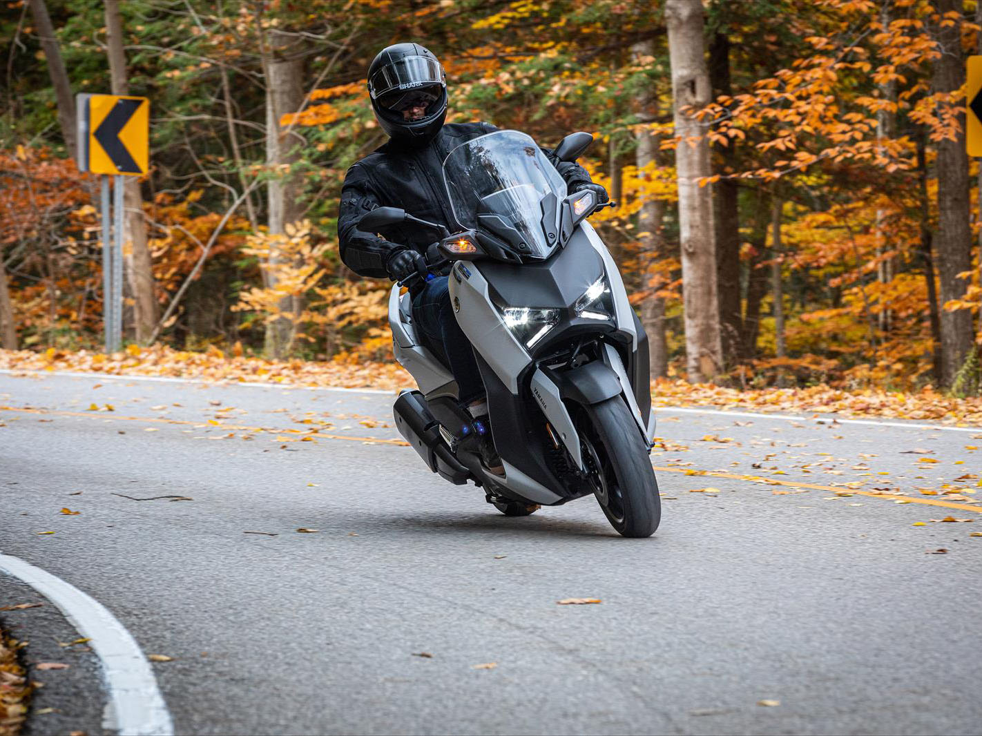 2023 Yamaha XMAX in New Haven, Connecticut - Photo 9