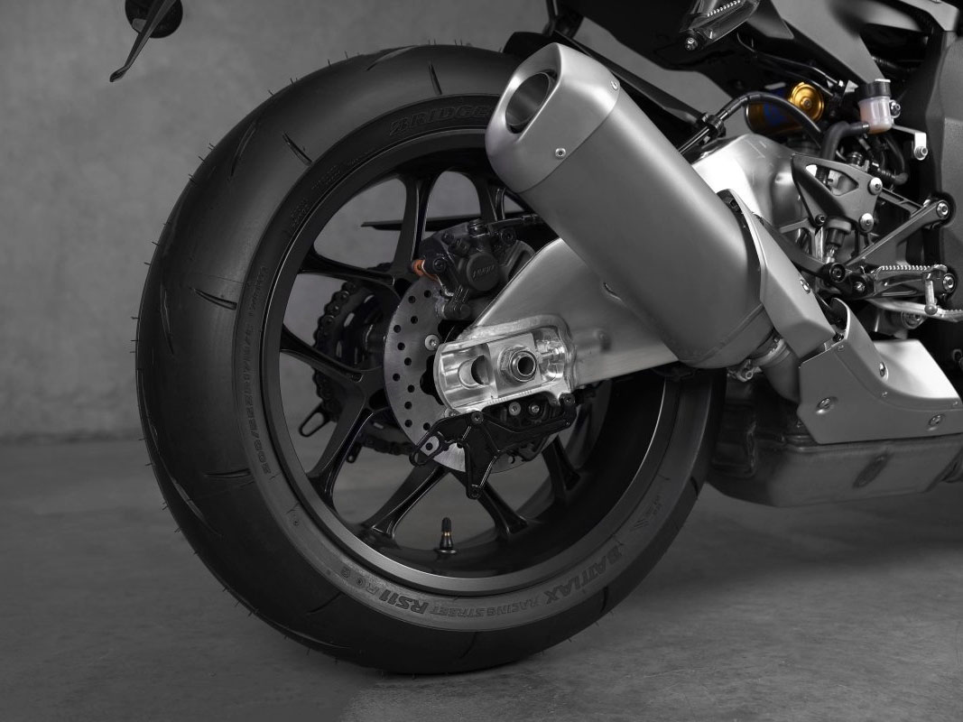 New 2024 Yamaha YZFR1M Carbon Fiber Motorcycles in Johnson City TN N/A