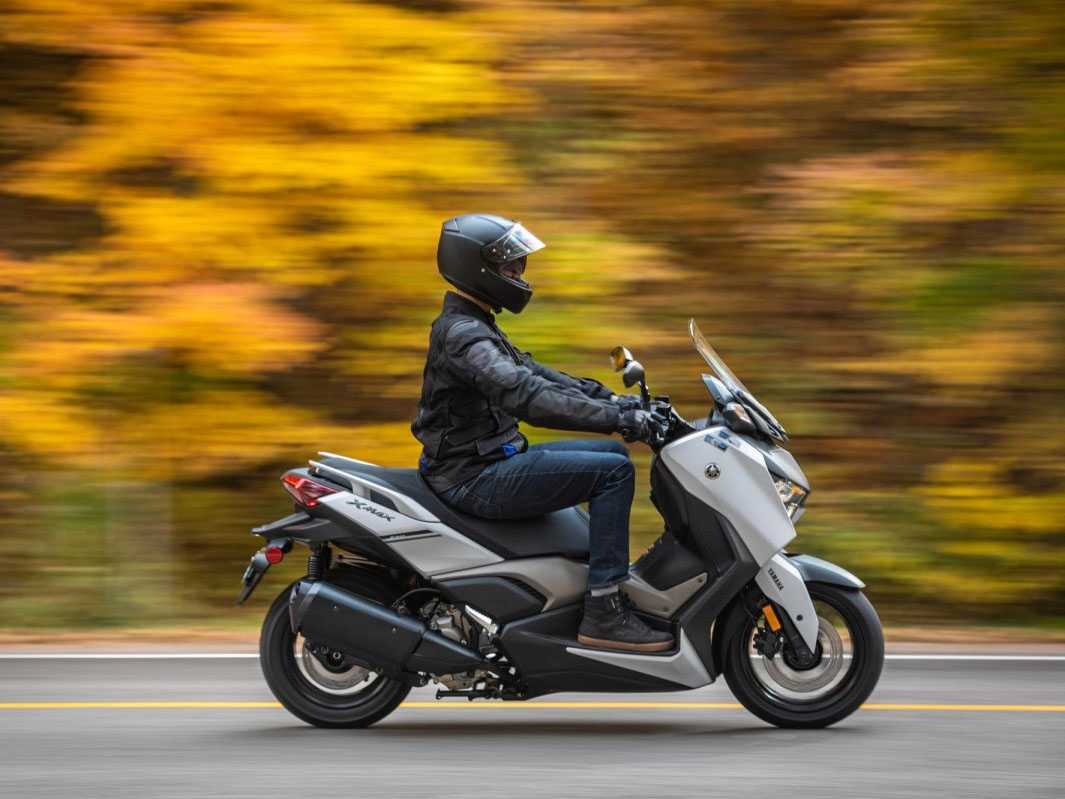 2024 Yamaha XMAX in Vincentown, New Jersey - Photo 12