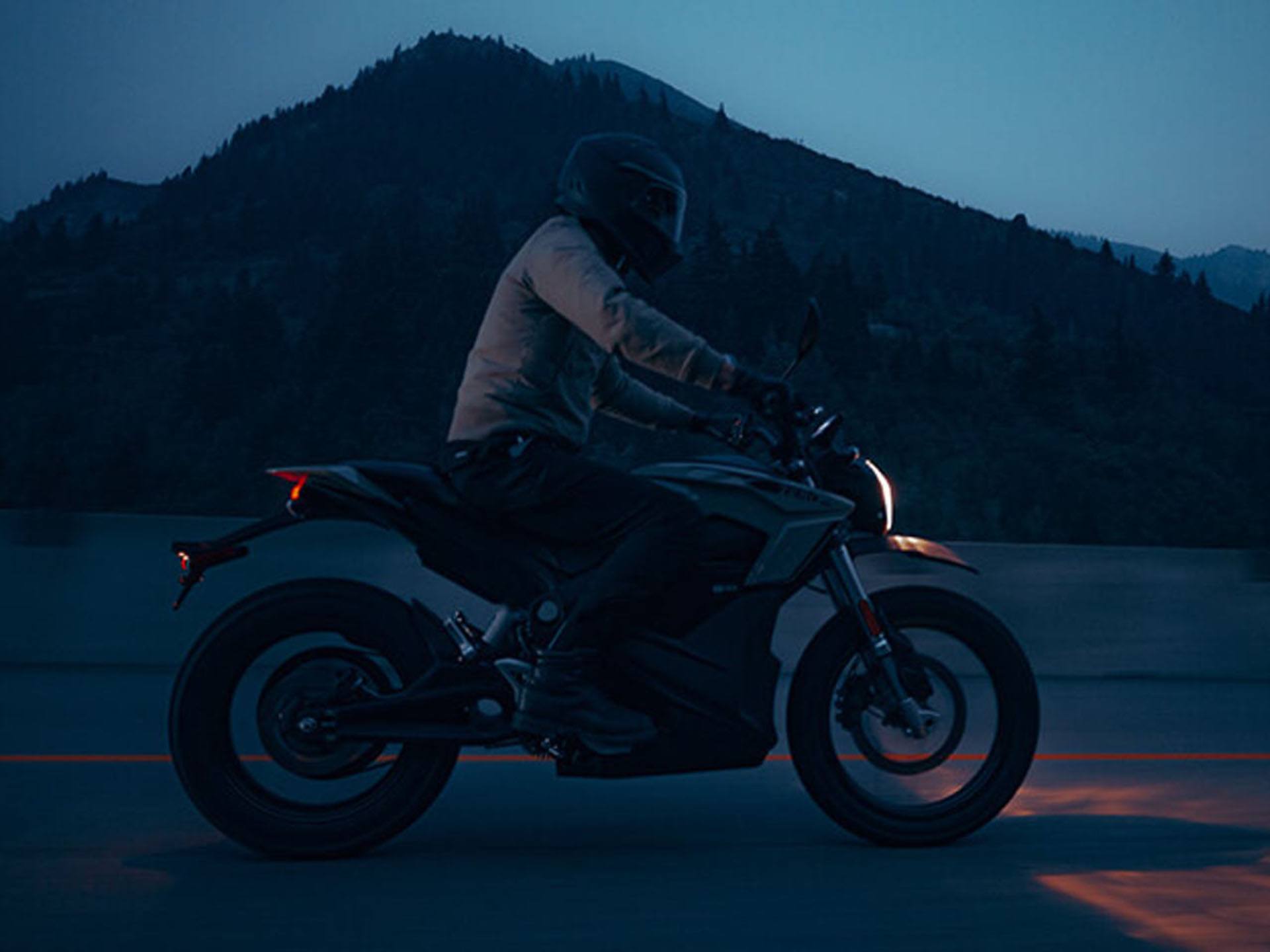 2022 Zero Motorcycles DS ZF7.2 + Charge Tank in New Haven, Vermont - Photo 8